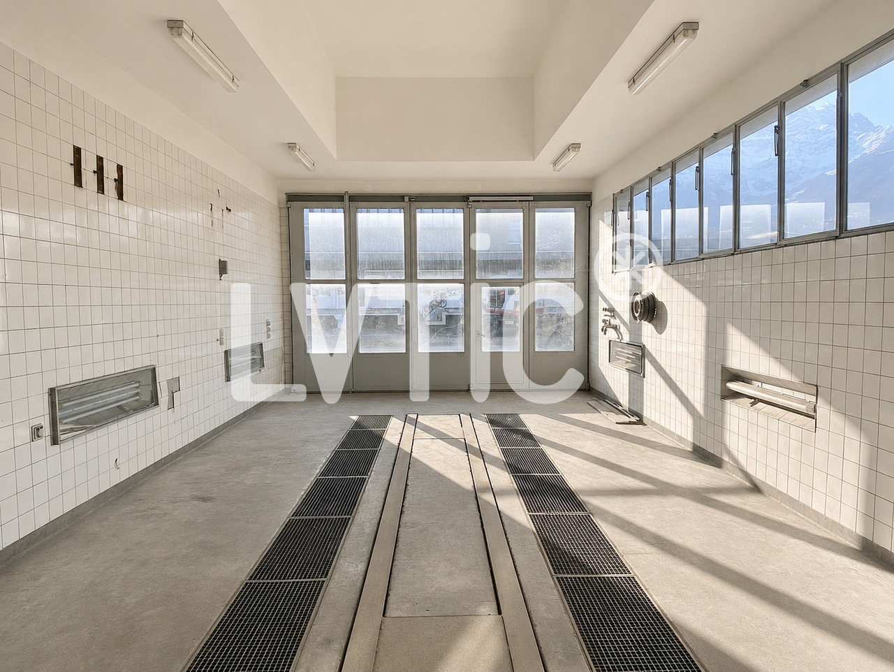 305m² industrial object