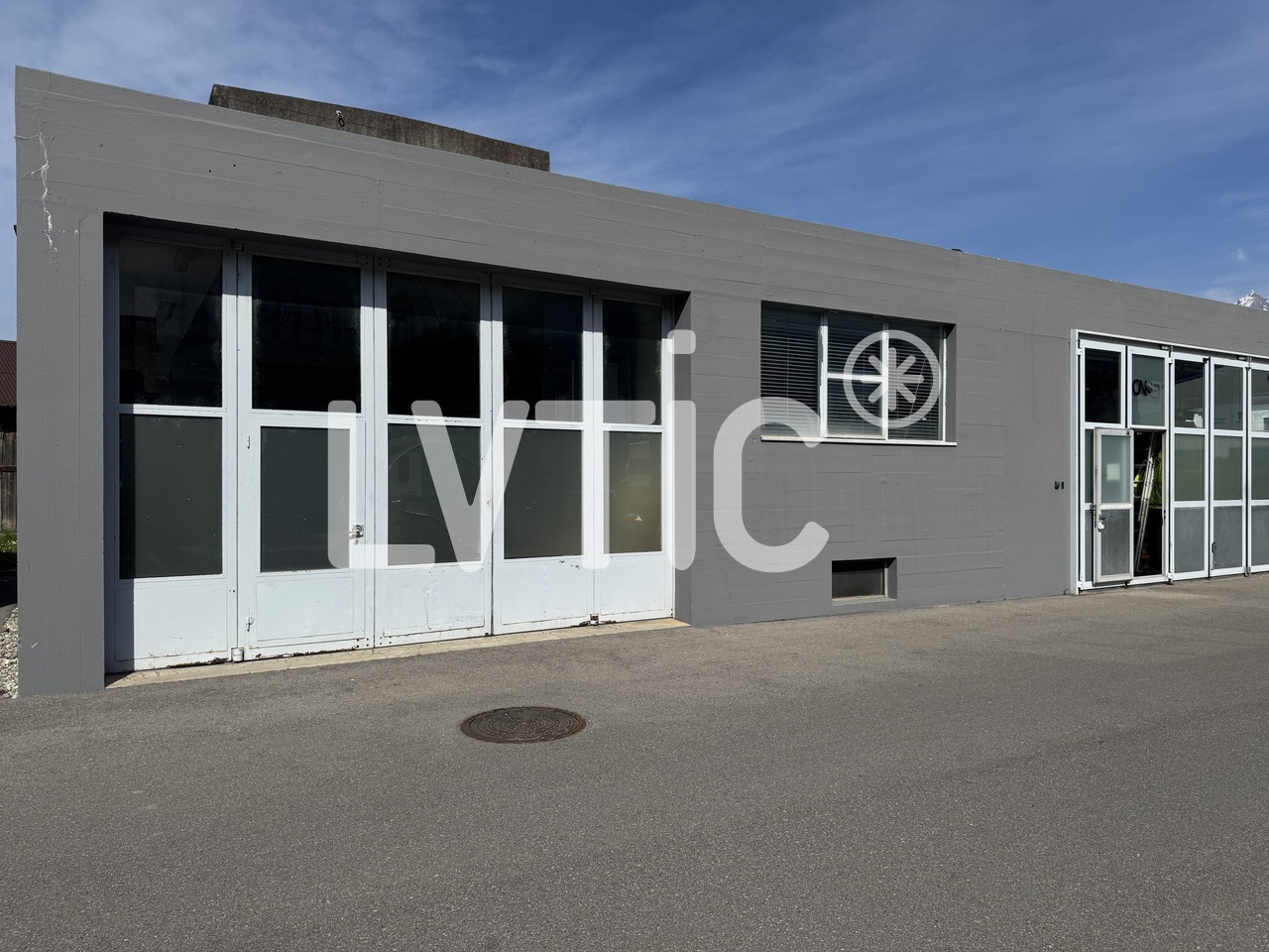 305m² industrial object