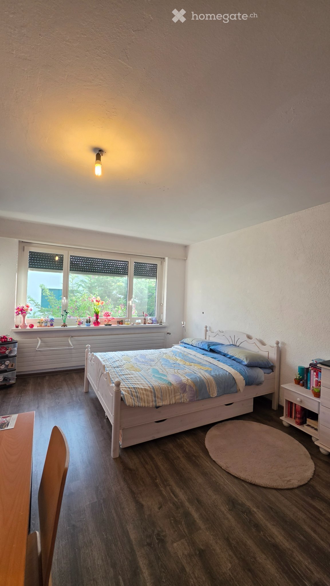 Belle chambre avec accès au balcon commun, à louer immédiatement, à une dame., photo 1 sur 3