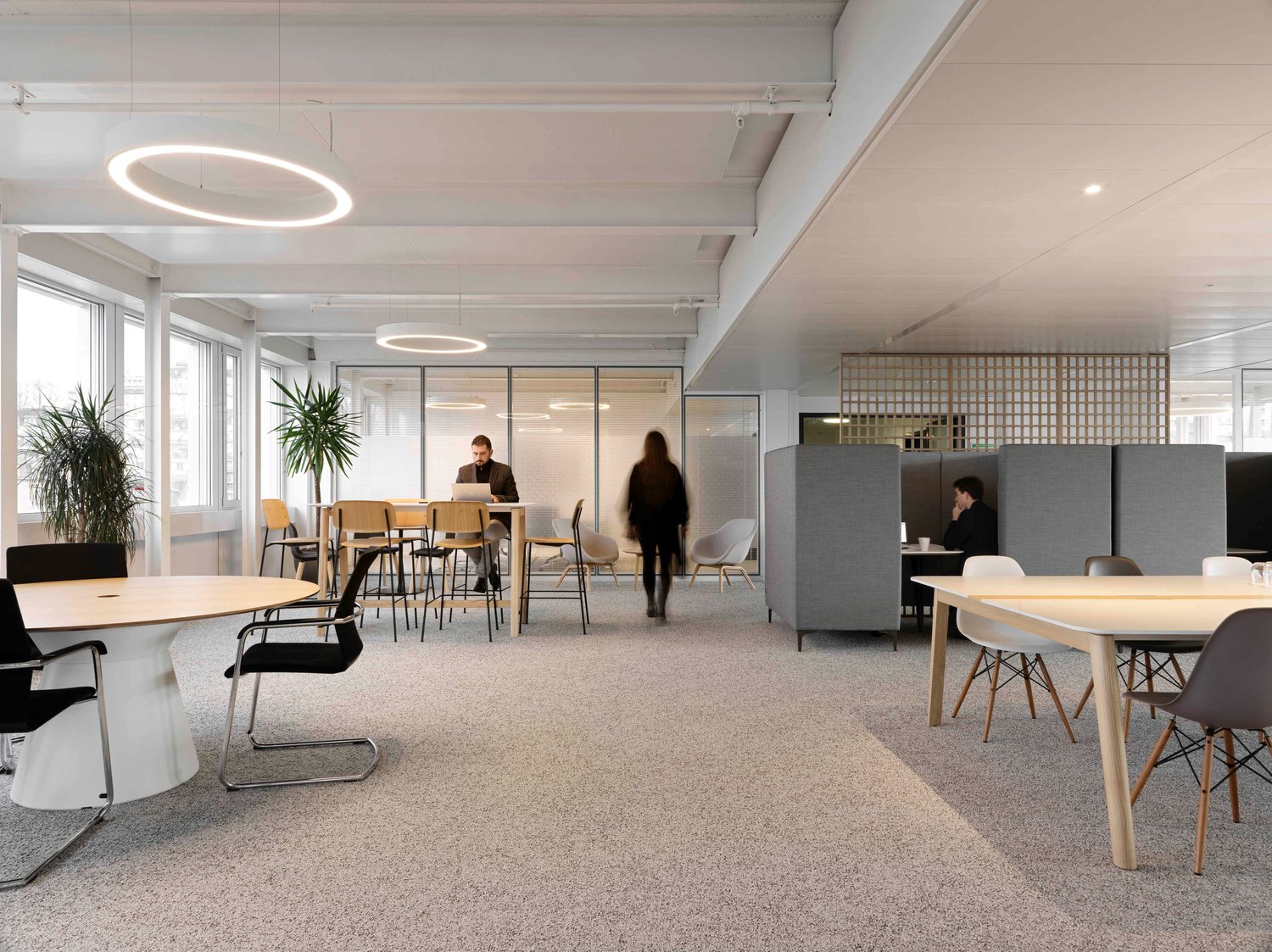 1294m² office
