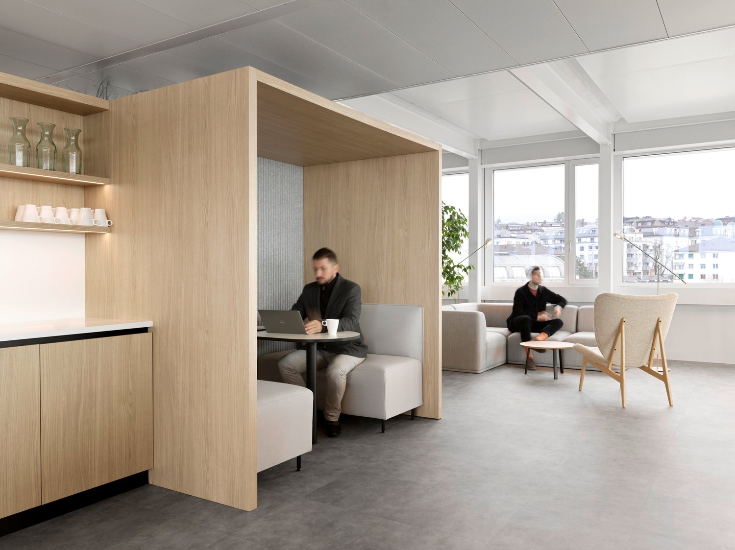 1294m² office