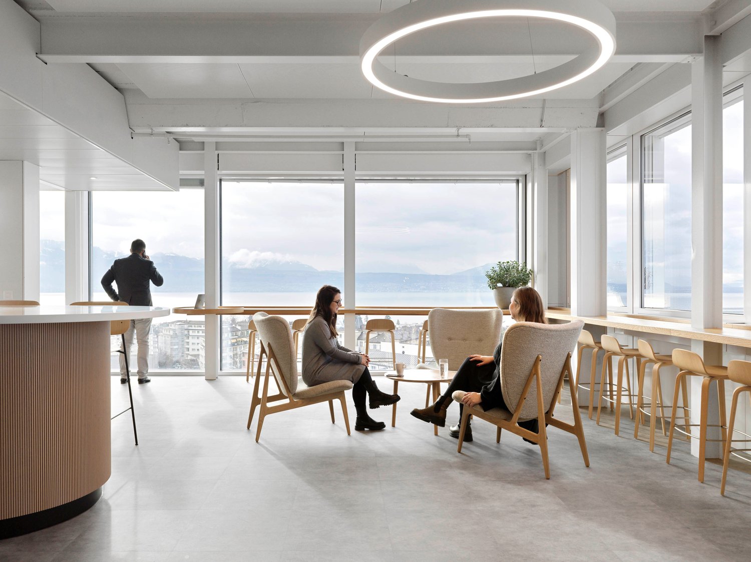 1294m² office