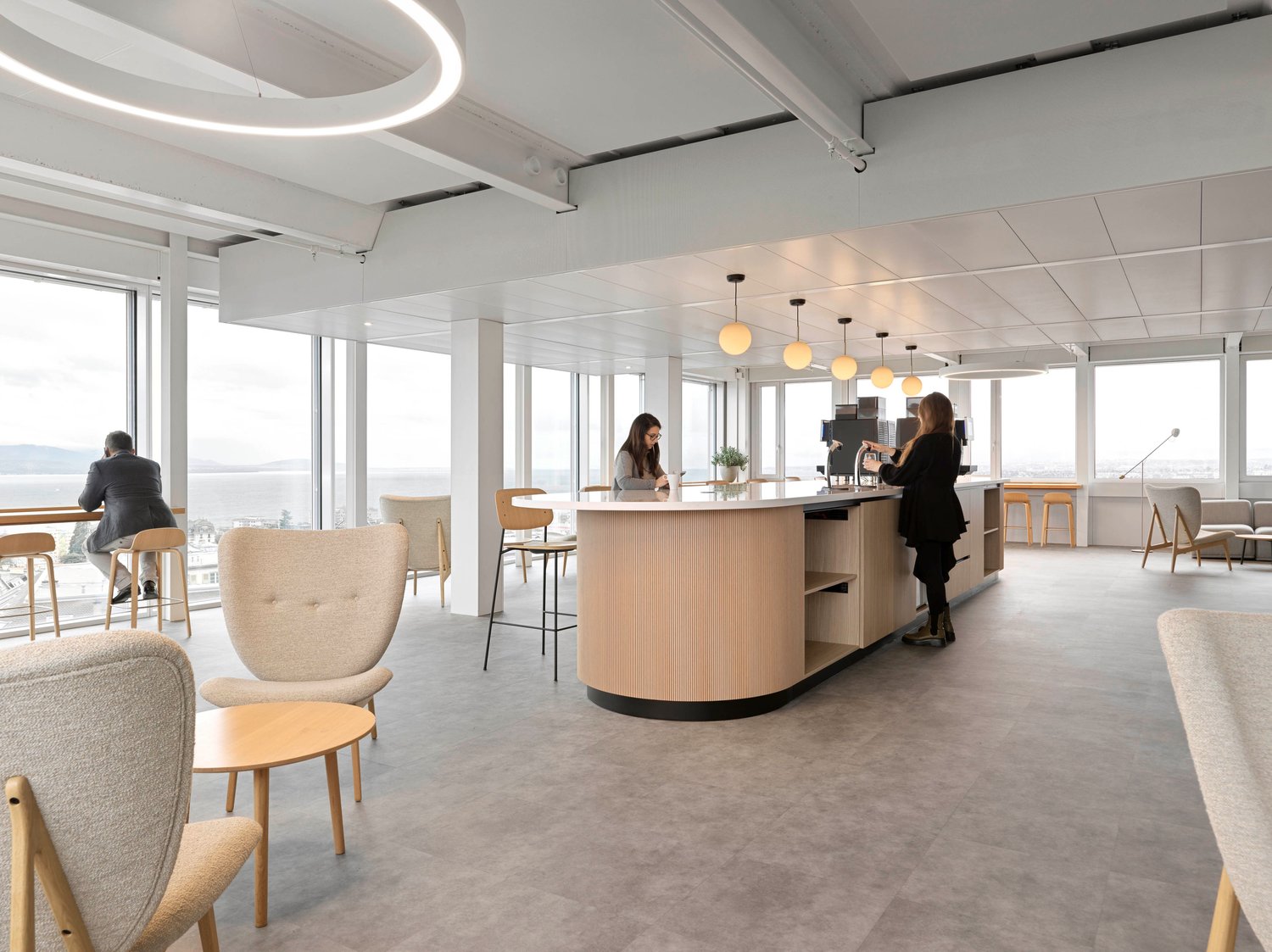 1294m² office