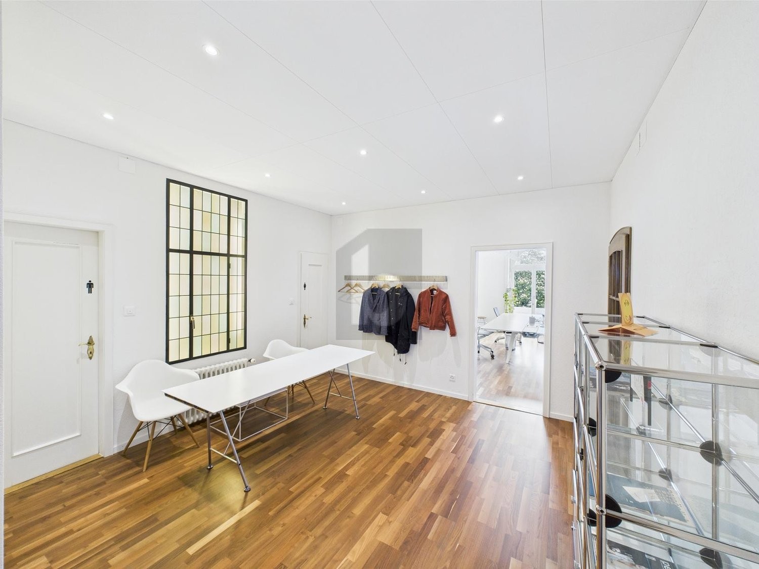 Bureau de 138m², photo 1 sur 4