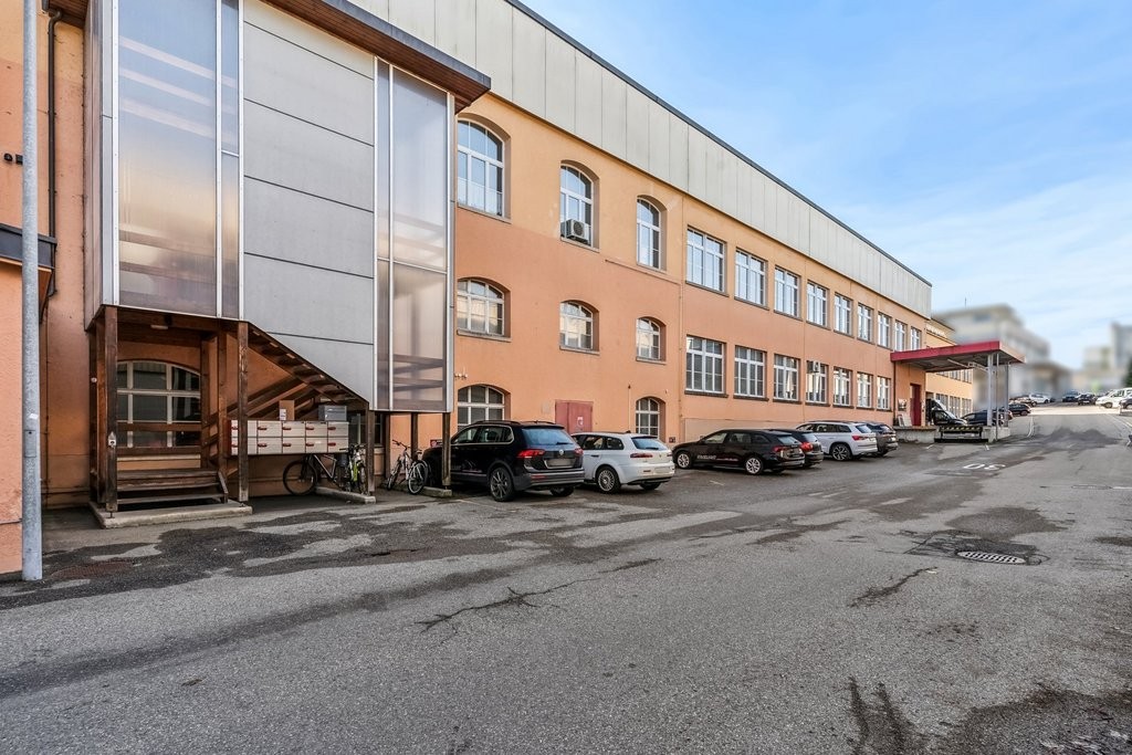 191m² commercial, photo 1 sur 6