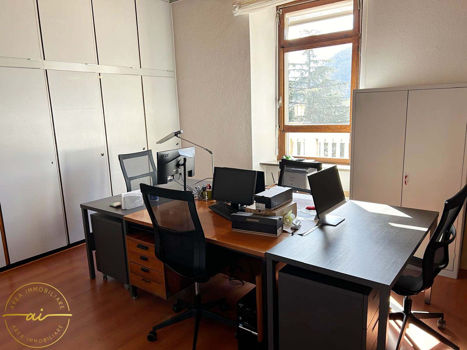 170m² bureau, photo 1 sur 5