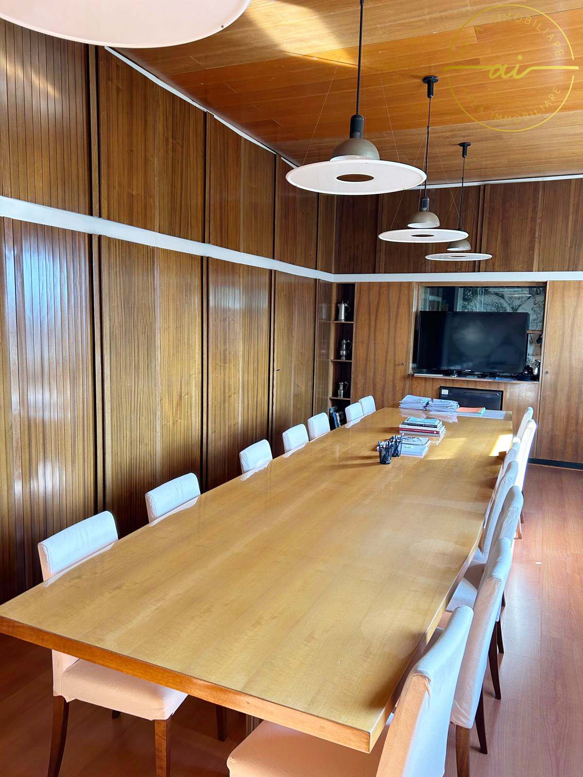 170m² bureau, photo 2 sur 5