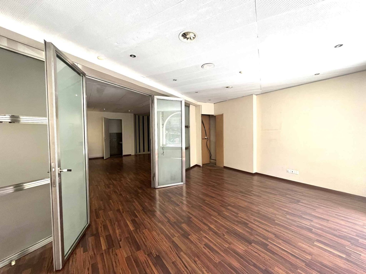 242m² arcade, photo 3 sur 6