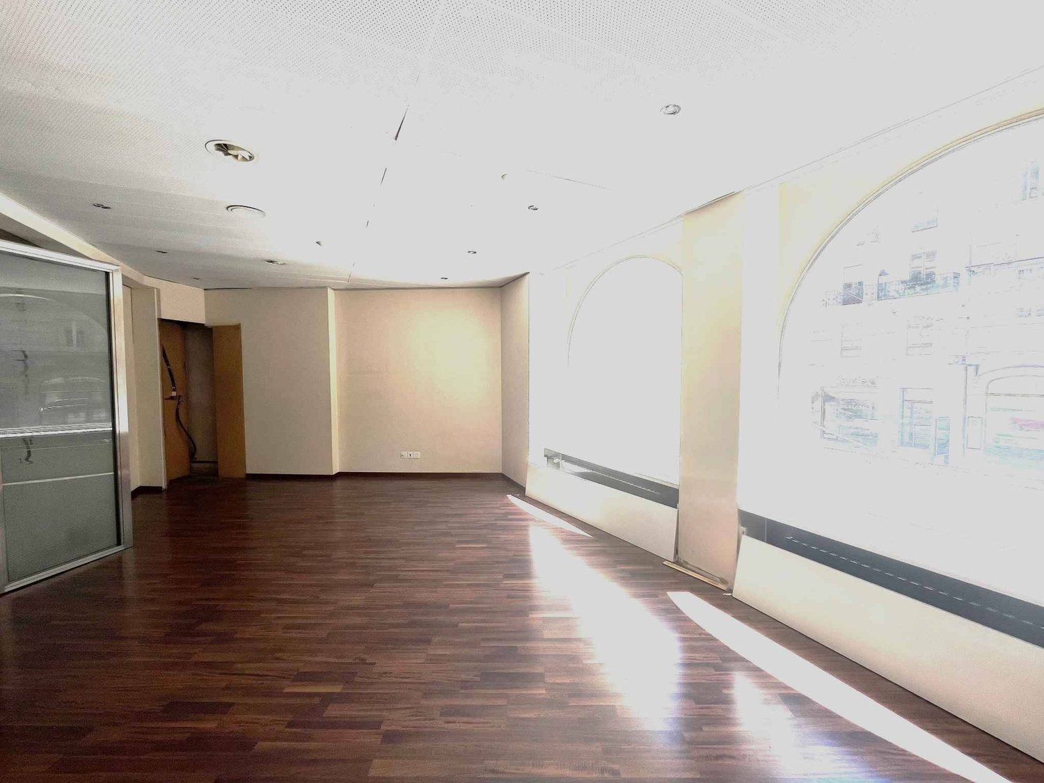 242m² arcade, photo 4 sur 6
