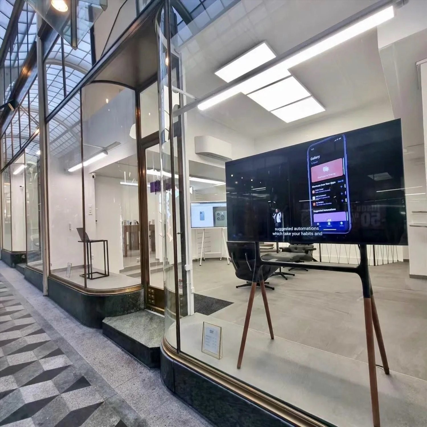 71m² shop