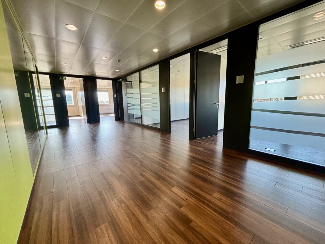 350m² office, photo 1 sur 10