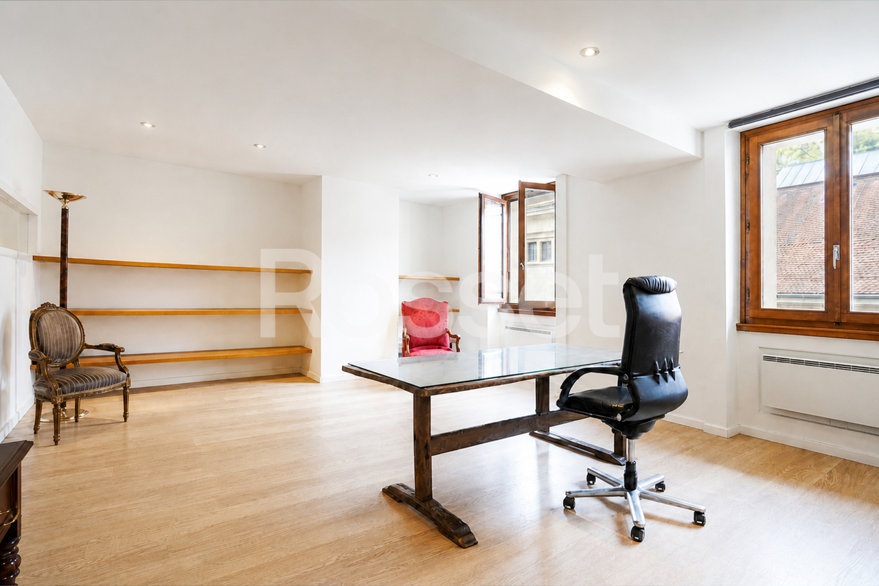 Bureau, photo 1 sur 8