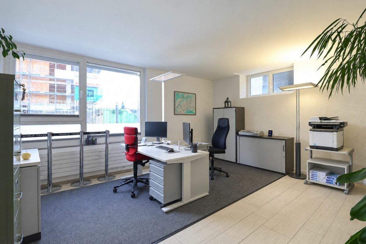 103m² commercial