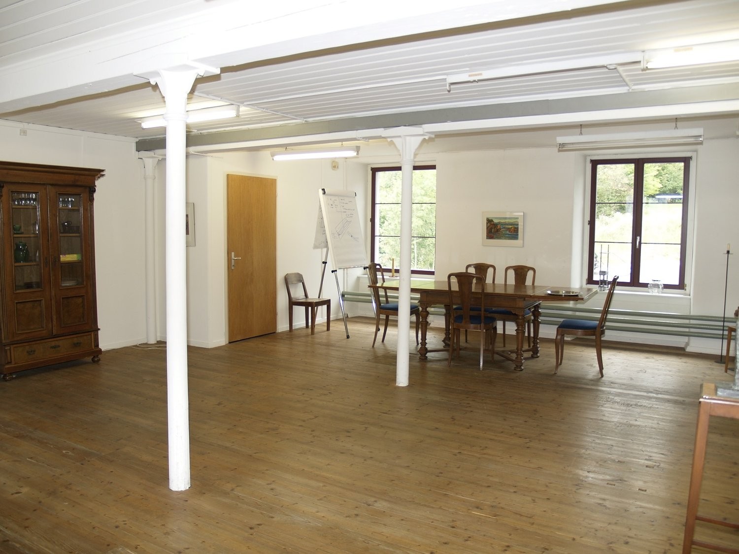 470m² commercial

Description :Immédiatement ou à convenir, vous pouvez louer 2 halls comme bureau, entrepôt, atelier ou magasin !   
  
Accès assuré par l'escalier ou l'ascenseur pour personnes   
geignet pour une activité commerciale silencieuse   
geant de passage de public   
utilisation comme s