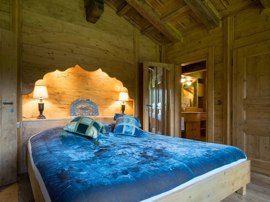Maison individuelle de 5 pièces

Cette ferme luxueuse et magnifiquement restaurée a été conçue avec amour et soin. Elle est située sur 6 hectares de terrain et comprend des écuries pour chevaux.  
  
Vous profiterez de chaque détail luxueux de cette magnifique maison : la cuisine entièrement équipée, photo 10 sur 10