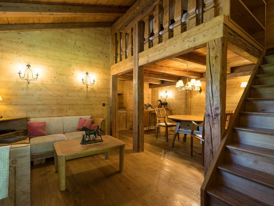 Maison individuelle de 5 pièces

Cette ferme luxueuse et magnifiquement restaurée a été conçue avec amour et soin. Elle est située sur 6 hectares de terrain et comprend des écuries pour chevaux.  
  
Vous profiterez de chaque détail luxueux de cette magnifique maison : la cuisine entièrement équipée, photo 9 sur 10