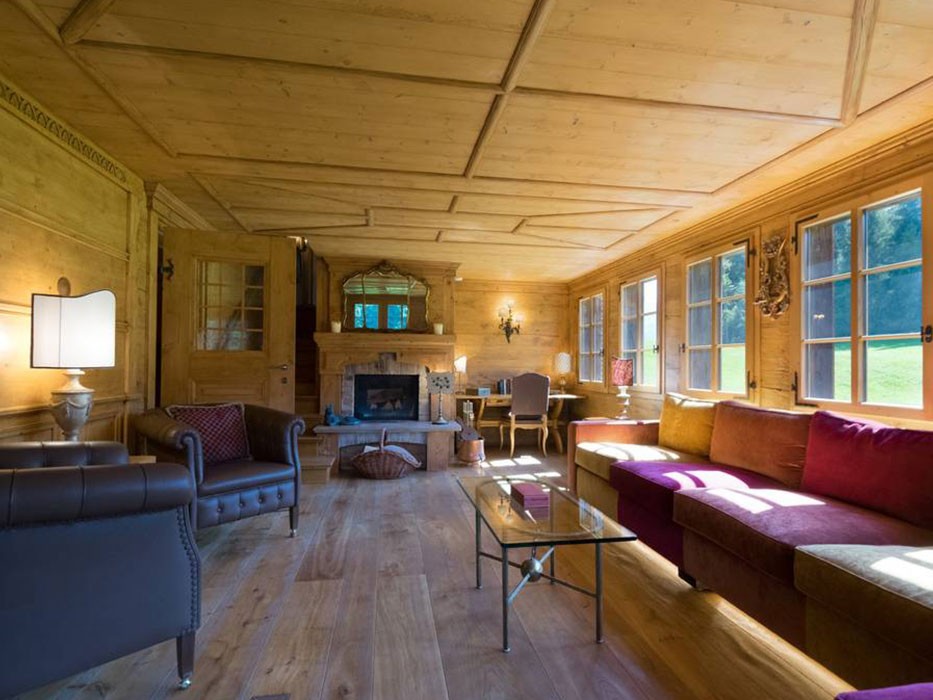 Maison individuelle de 5 pièces

Cette ferme luxueuse et magnifiquement restaurée a été conçue avec amour et soin. Elle est située sur 6 hectares de terrain et comprend des écuries pour chevaux.  
  
Vous profiterez de chaque détail luxueux de cette magnifique maison : la cuisine entièrement équipée, photo 1 sur 10