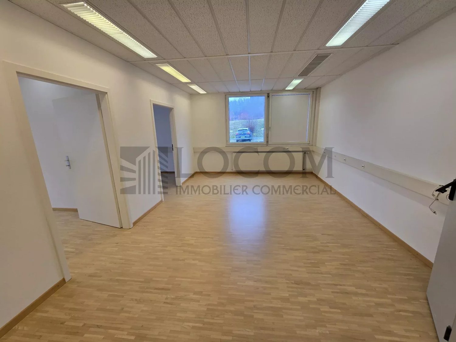 100m² shop