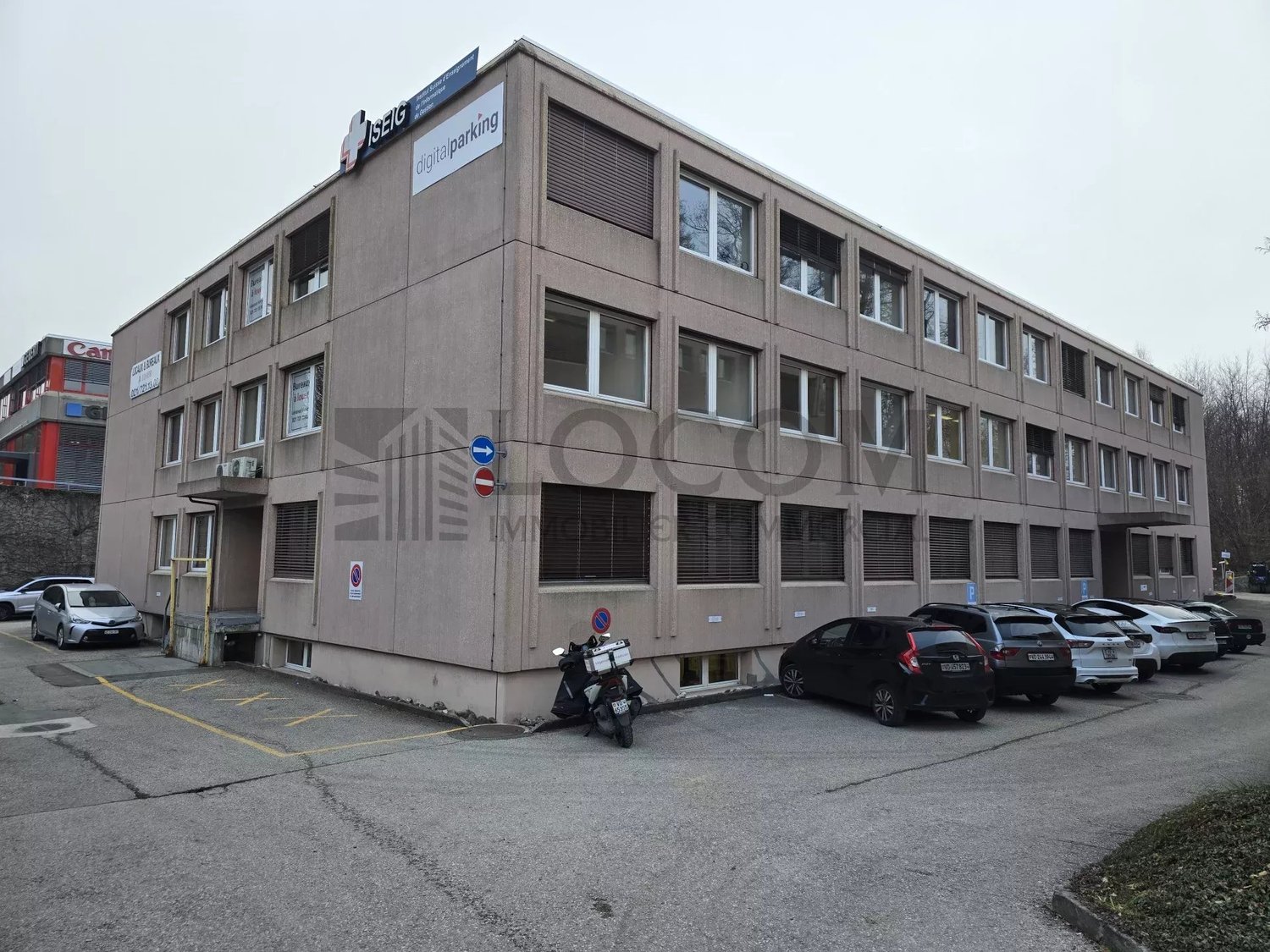 100m² shop