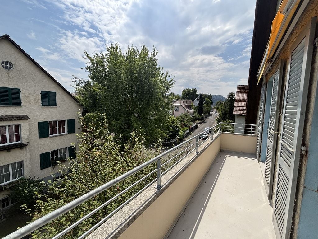 Emplacement ensoleillé et calme, proximité de l'Aare, des transports publics et des commerces
Nous louons au Wildermettweg 7, immédiatement ou à convenir, un appartement fraîchement rénové. L'appartement dispose d'une cuisine spacieuse, équipée de tous les appareils courants. La salle de bain modern, photo 7 sur 8