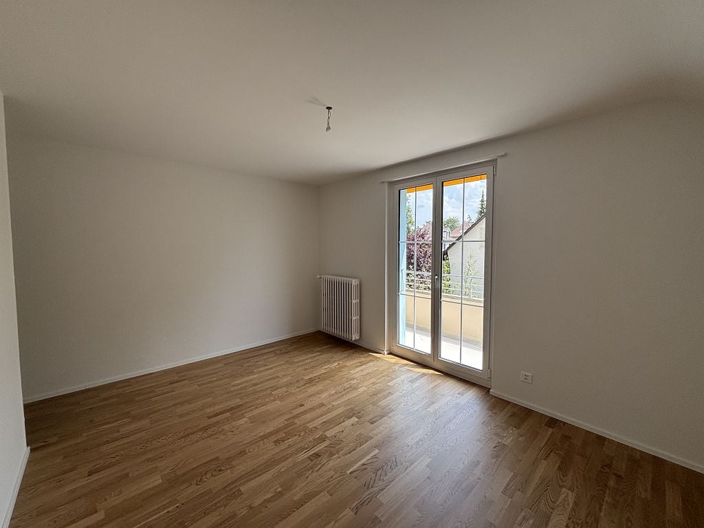 Emplacement ensoleillé et calme, proximité de l'Aare, des transports publics et des commerces
Nous louons au Wildermettweg 7, immédiatement ou à convenir, un appartement fraîchement rénové. L'appartement dispose d'une cuisine spacieuse, équipée de tous les appareils courants. La salle de bain modern, photo 8 sur 8
