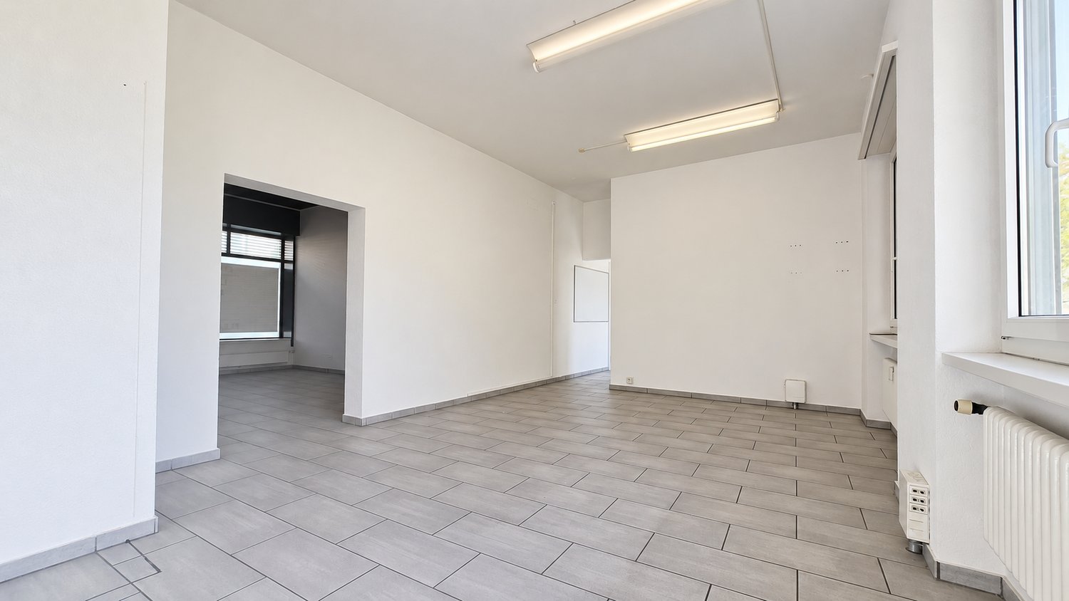 95m² commercial