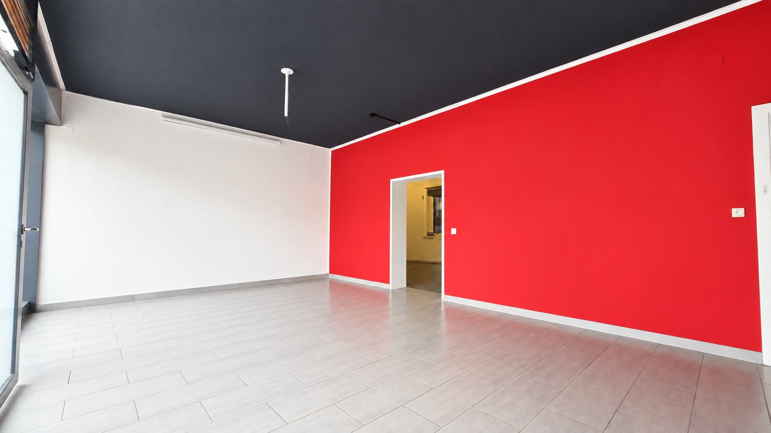 95m² commercial