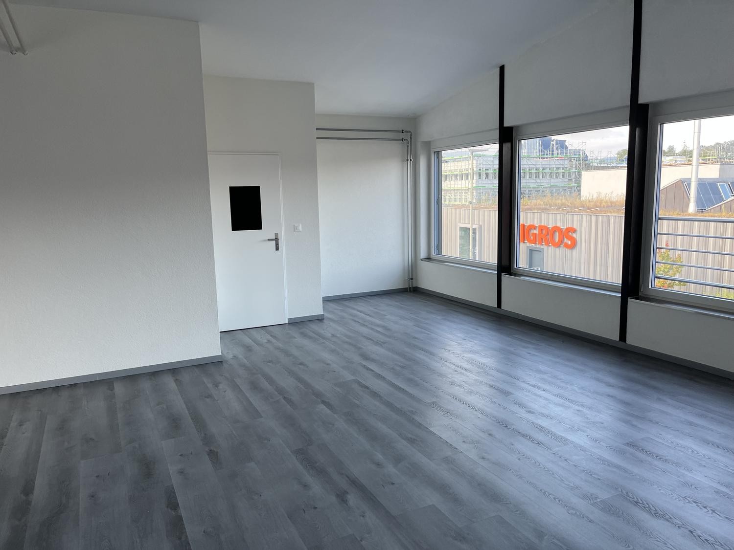 100m² commercial