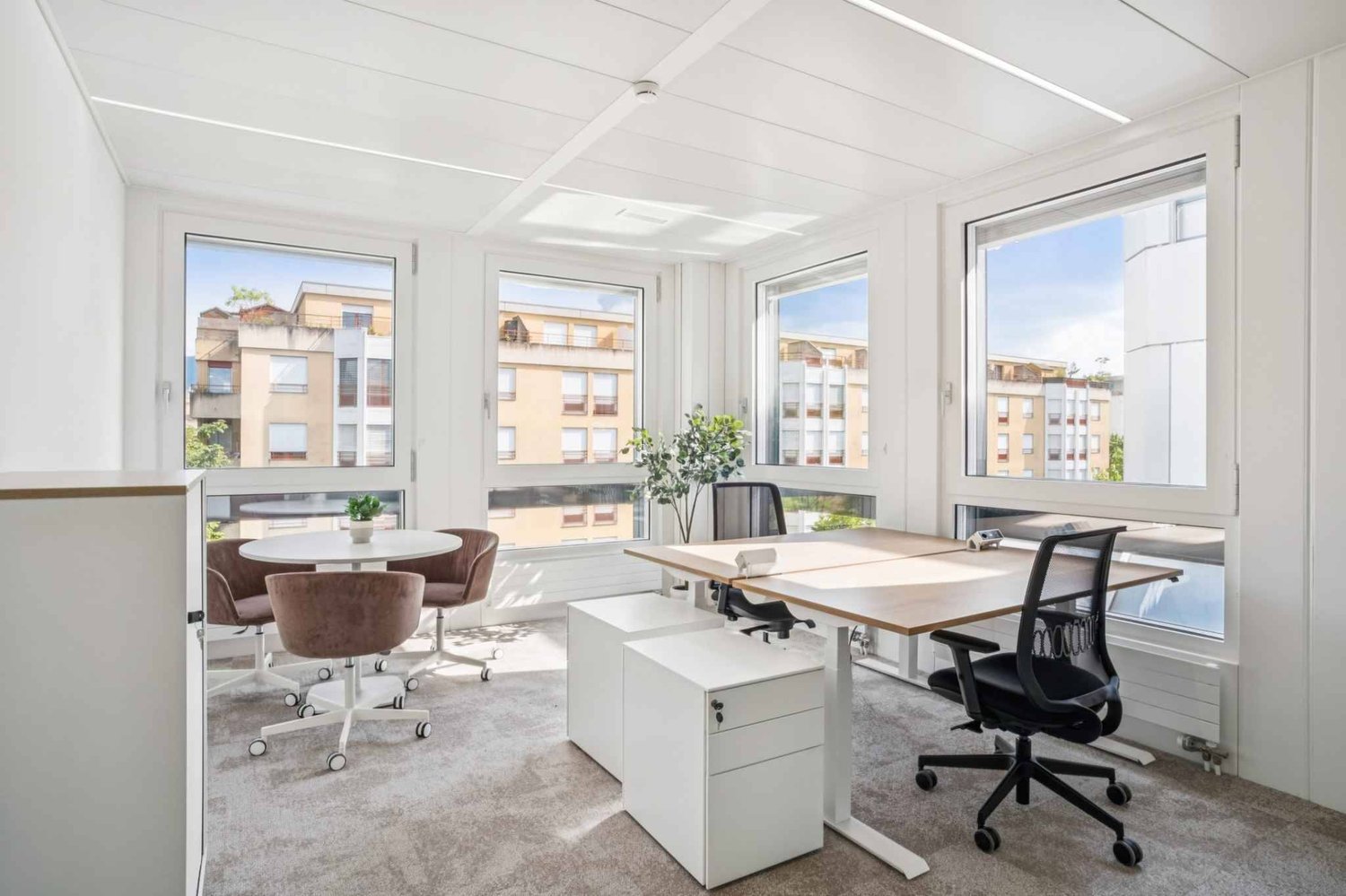 17m² office, photo 1 sur 6