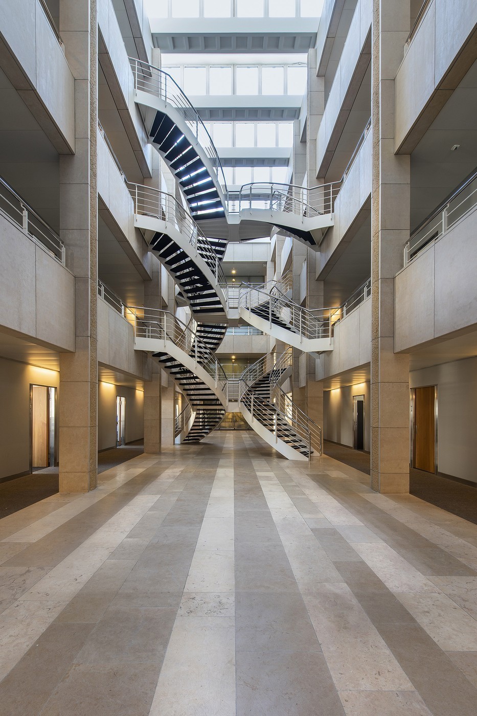 793m² bureau, photo 2 sur 8