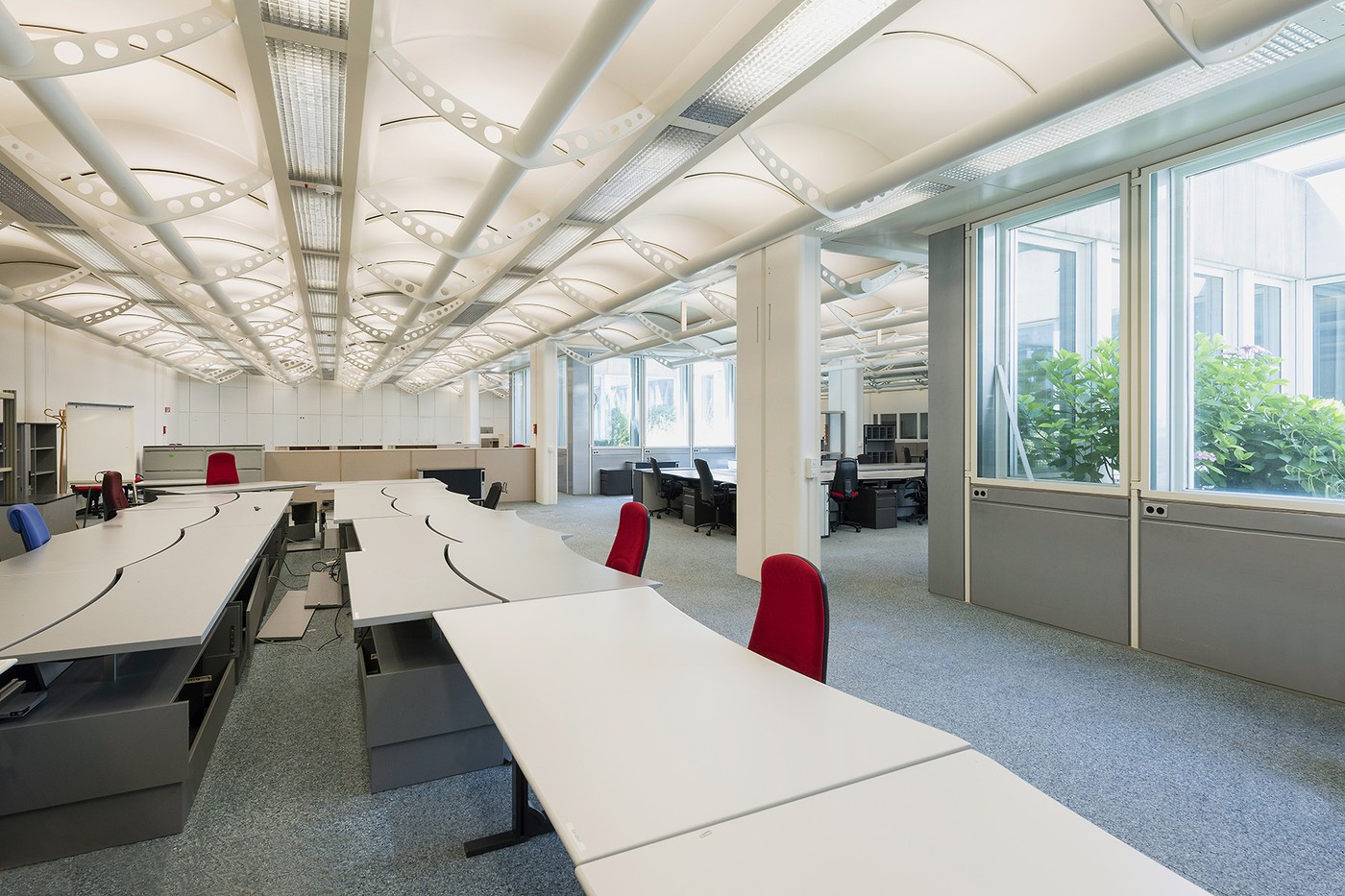 793m² bureau, photo 1 sur 8