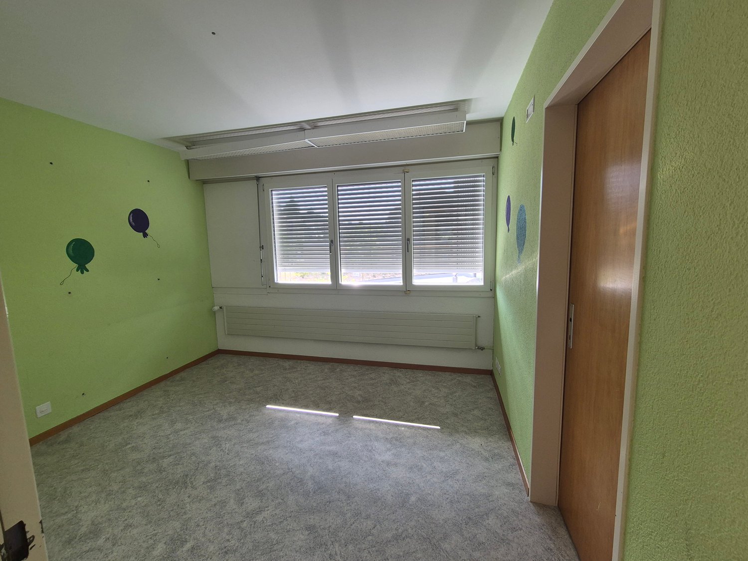75m² commercial
