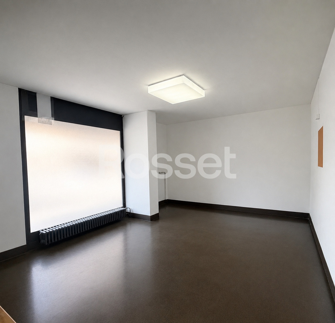 Commercial, photo 1 sur 2