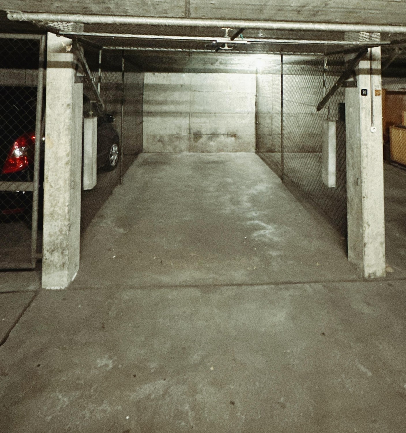 Place de parc souterrain, photo 3 sur 4