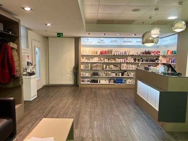 Local commercial de 148m²

Dans un emplacement très central à la Bahnhofstrasse à Aarau, au City Märt, nous louons ce local commercial, actuellement utilisé comme salon de coiffure.

Vous souhaitez un rendez-vous pour une visite ? Nous nous réjouissons de votre prise de contact via le formulaire de 