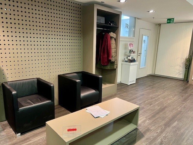 Local commercial de 148m²

Dans un emplacement très central à la Bahnhofstrasse à Aarau, au City Märt, nous louons ce local commercial, actuellement utilisé comme salon de coiffure.

Vous souhaitez un rendez-vous pour une visite ? Nous nous réjouissons de votre prise de contact via le formulaire de 