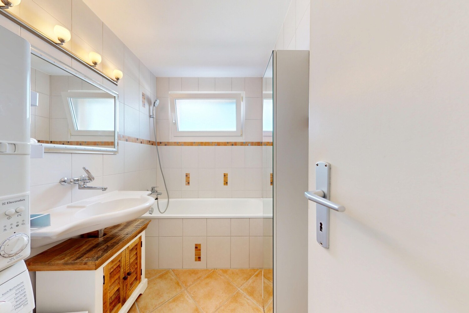 Chambre en colocation

À partager, un appartement calme de 4½ pièces d'environ 105,5 m² à Bättwil. L'appartement n'est occupé que par deux personnes (DIR & MIR) et offre ainsi beaucoup d'espace et d'intimité.

Sont à disposition :

1–2 chambres privées, meublées ou selon accord
grand espace de vie e