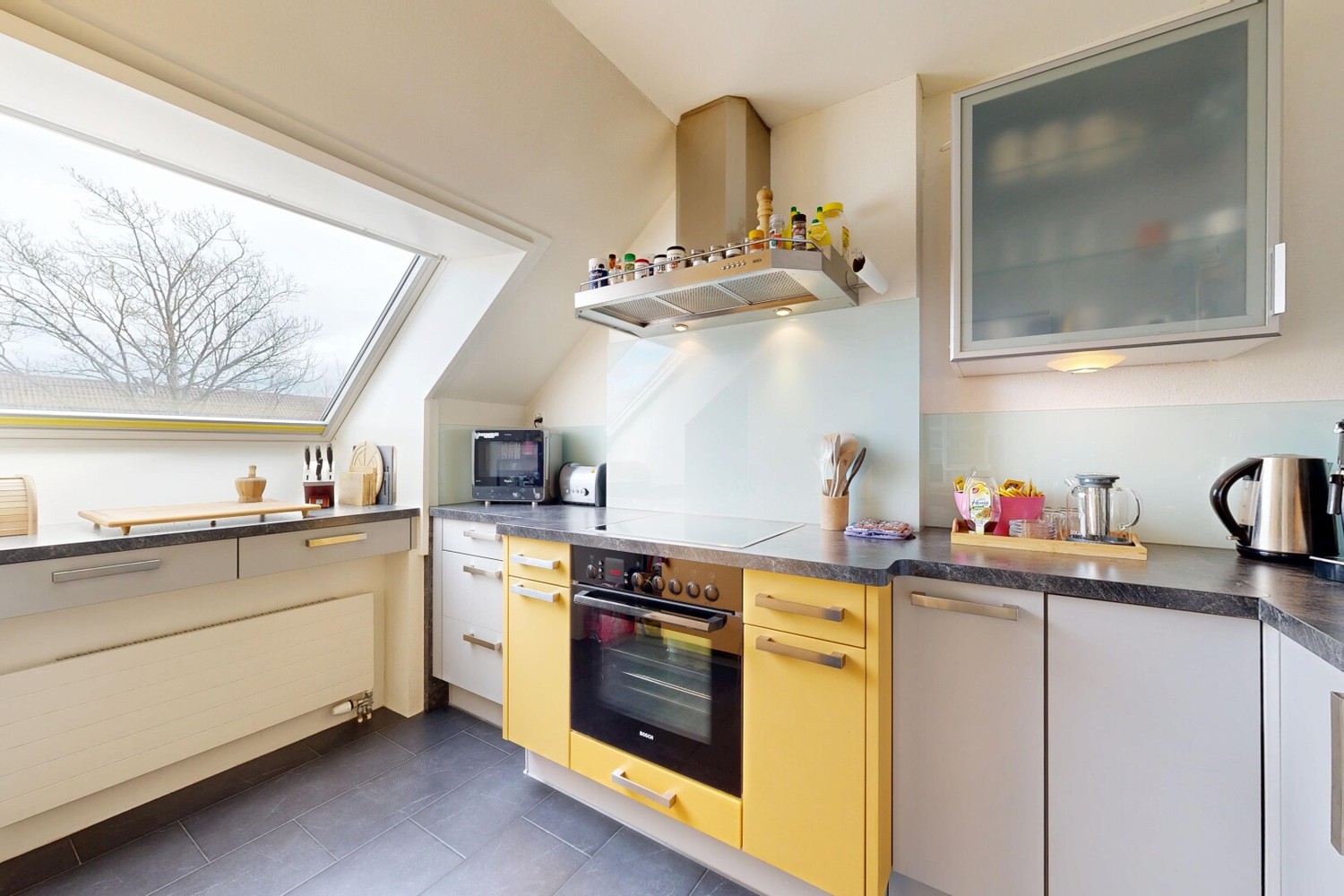 Chambre en colocation

À partager, un appartement calme de 4½ pièces d'environ 105,5 m² à Bättwil. L'appartement n'est occupé que par deux personnes (DIR & MIR) et offre ainsi beaucoup d'espace et d'intimité.

Sont à disposition :

1–2 chambres privées, meublées ou selon accord
grand espace de vie e