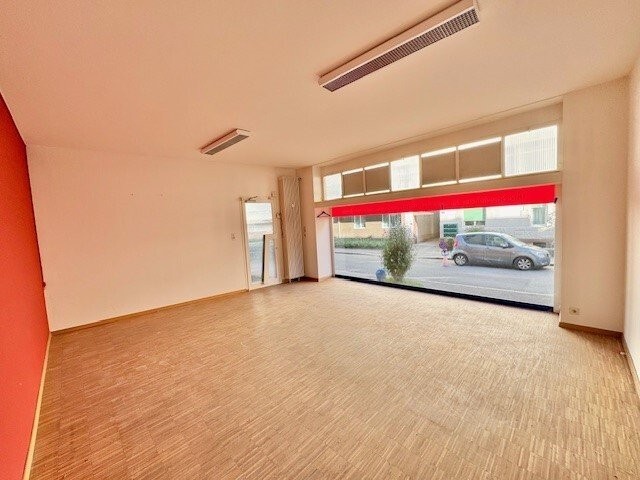 60m² commercial