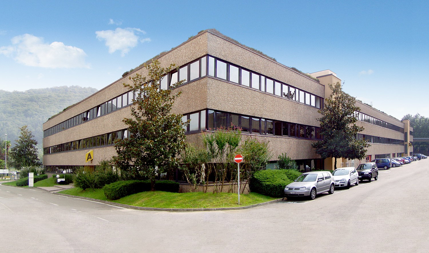 263m² office