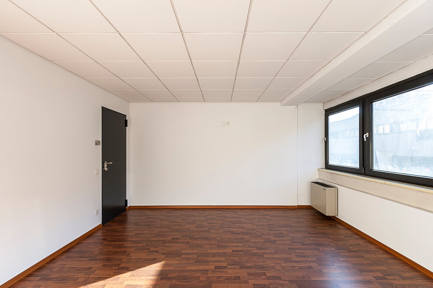 263m² office