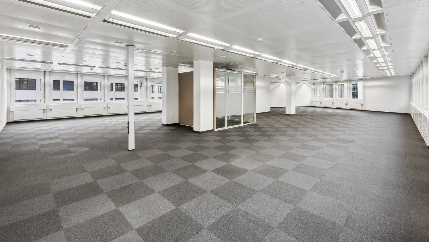 371m² bureau