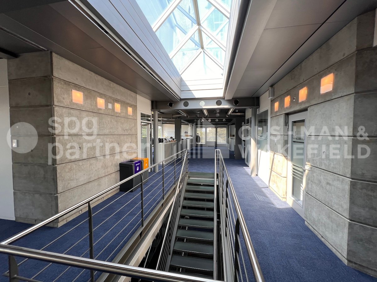 1600m² office