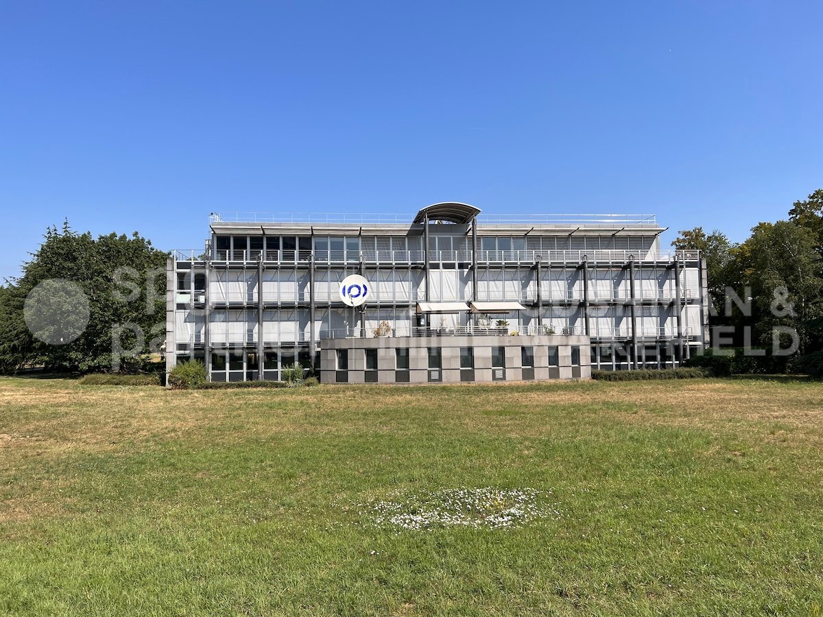 1600m² office