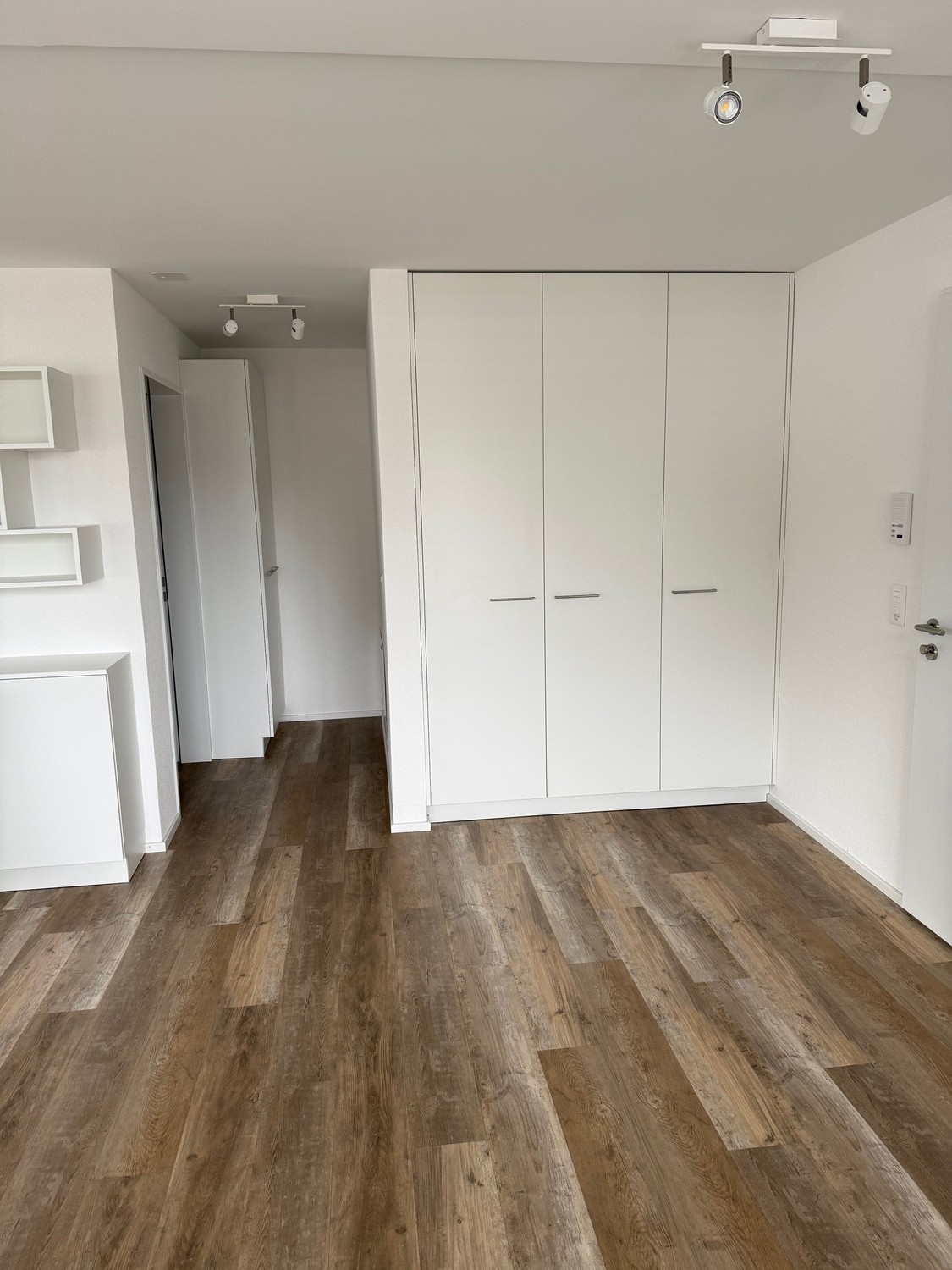 75m² commercial