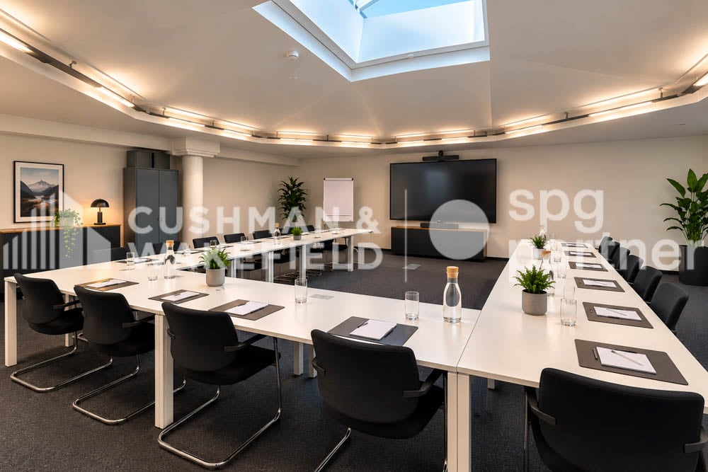 1410m² office