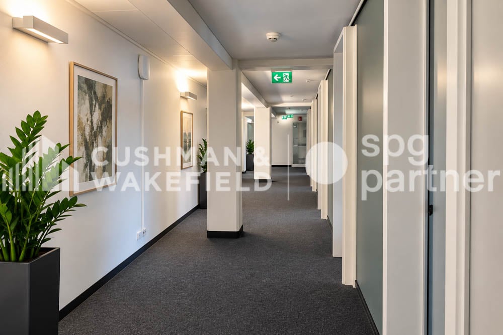 1410m² office