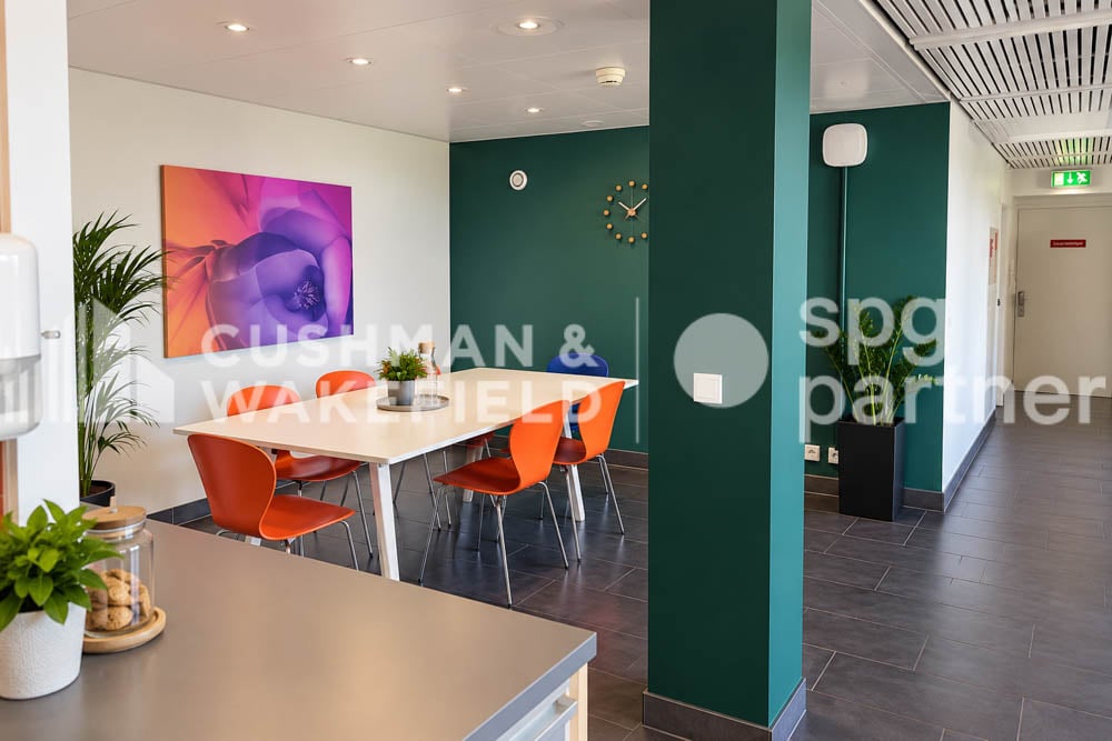 1410m² office