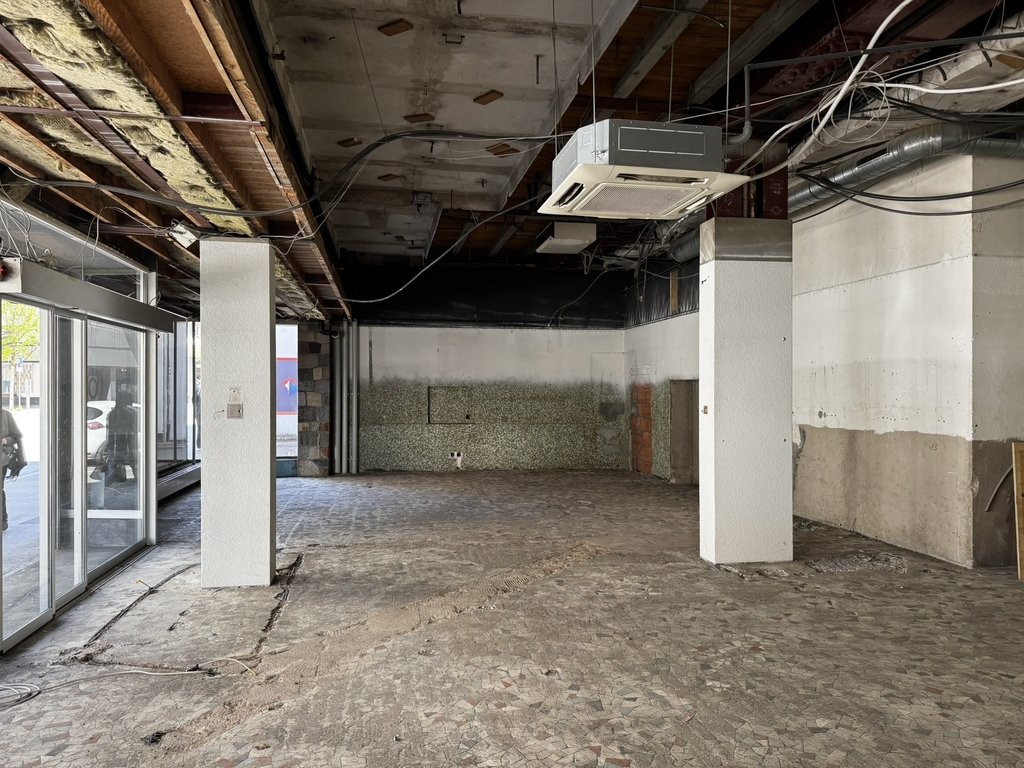 176m² commercial
