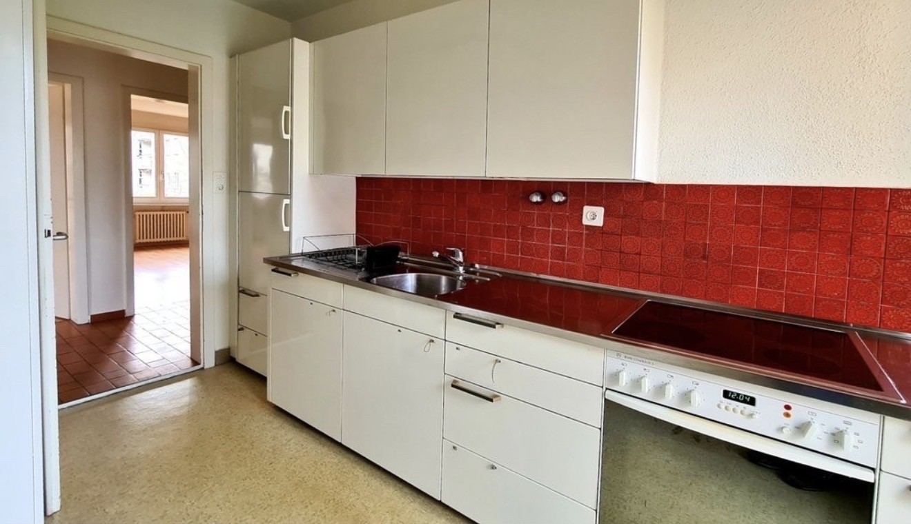 Chambre dans une colocation

À l'Altstetterstrasse 297, une chambre spacieuse et lumineuse se libère dans une colocation entretenue. L'appartement est situé dans un excellent emplacement avec une très bonne liaison aux transports publics ainsi que des commerces à proximité immédiate.

Nous rechercho